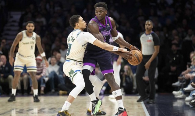 爱德华兹24分戈贝尔11+18 森林狼逆转雄鹿