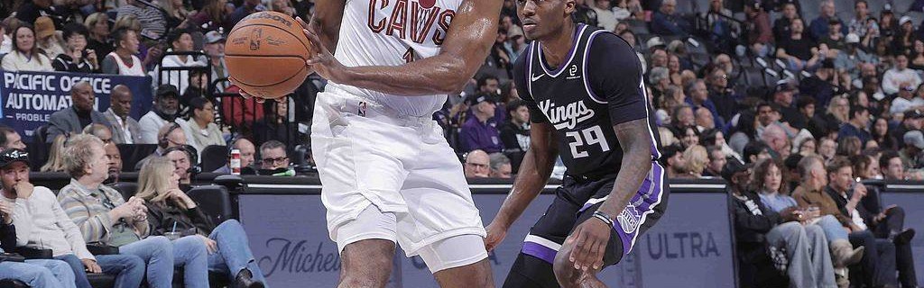 哈登首秀下半场7中6+2关键三分 读秒时刻4分+1防守篮板