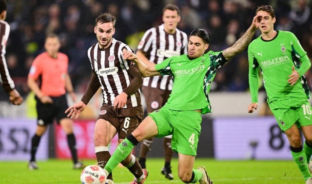 26岁日本球星助门兴4-0横扫圣保利，赢得德甲首胜