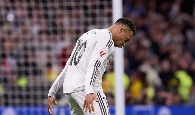 姆巴佩隐瞒伤情连续出战三场只为追平C罗数据，皇马球迷怒批私心重！