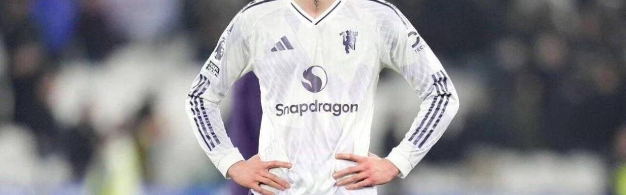 曼联一人被嘘离场恐失主力位置！卡里克考虑变阵，谢什科理应首发