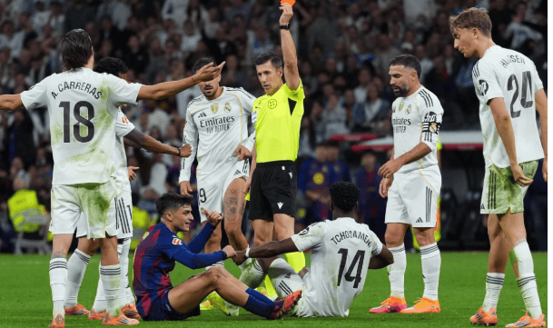 冲动的惩罚！一场2：1让西甲两大豪门付出惨重代价，1人染红6张黄牌