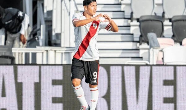 冬窗首签落定！本菲卡官宣佛得角国脚卡布拉尔加盟，穆帅阵容补强添关键拼图